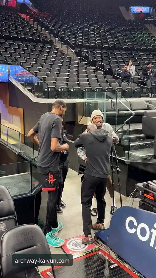 球星场外互动实用指南：从阿诺德合影事件看体育迷的正确打开方式